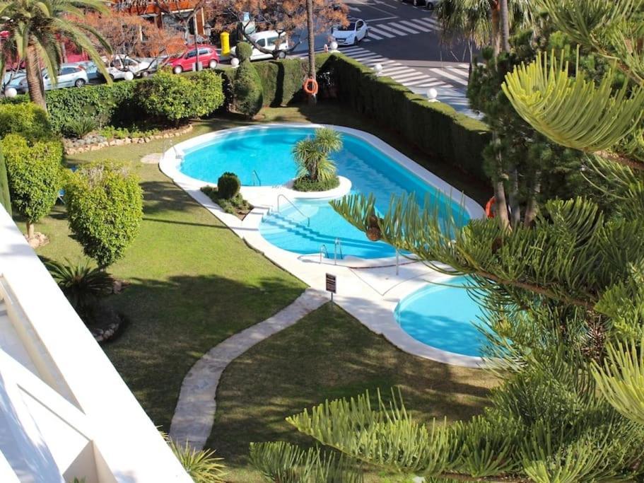 Sea View 2-bedroom With Pool Apartament